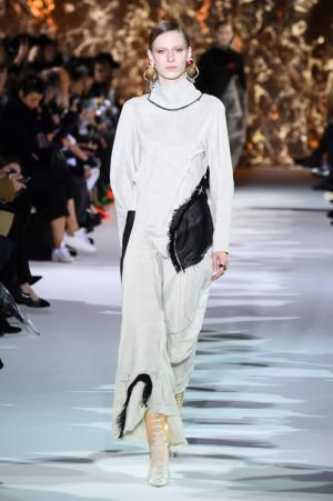 アクネ ストゥディオズ 2017年秋冬コレクション - ロマンチシズムの中にも無邪気な遊び心を