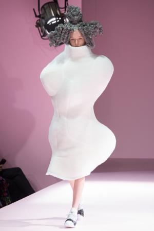 コム デ ギャルソン 2017年秋冬コレクション - 気まぐれなこぶによる新シルエットは心を刺激する