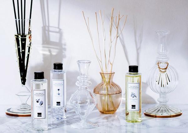 フランフランの「カスタムフレグランス」香り・ボトル・スティックを組み合わせて作る、全1400通り