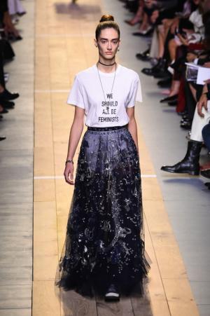 ディオールの新作ロゴTシャツ「WE SHOULD ALL BE FEMINISTS」