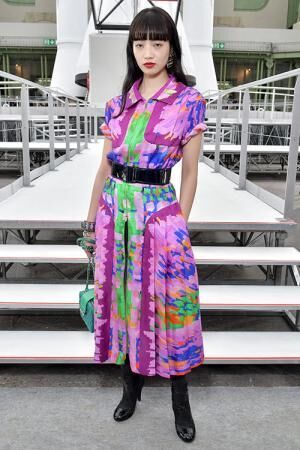 小松菜奈＆中条あやみ、シャネルを着用 - 17年秋冬ショーでのファッションスタイルを紹介
