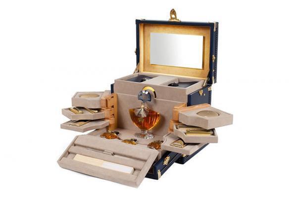 仏最古のトランクメーカー「モワナ」のヴィンテージトランクを展示するイベントが西武池袋本店に