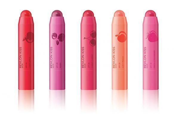 レブロンの新作コスメ - 潤いフィットのリップバームとリップスティックで、キスしたくなる唇へ