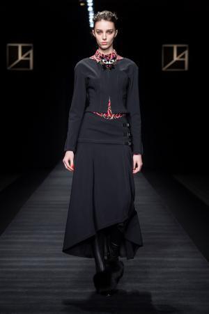 タエ アシダ 2017-18年秋冬コレクション - 輝く星々を多彩な素材に映して