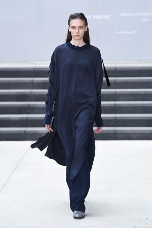 ハウスコミューン 2017-18秋冬コレクション、“新時代エレガンス” 女性が内に秘める強さ