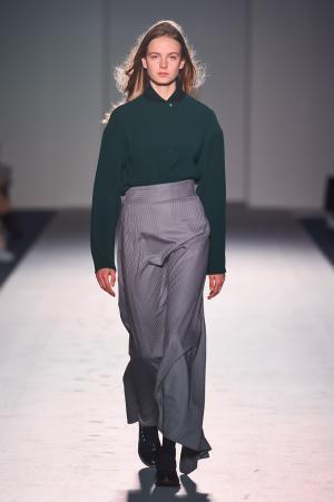 サポートサーフェス 2017年秋冬コレクション - 布の向こう側に感じるボディの色気