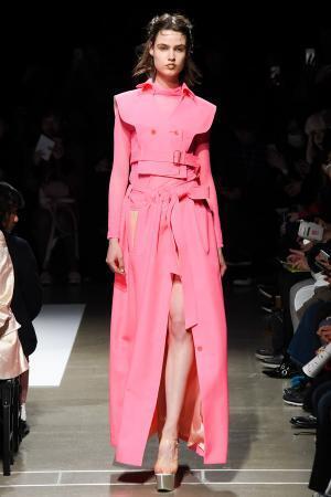 アキコアオキ 2017秋冬コレクション - 服と人の距離が、原初から続く美意識を磨き出す