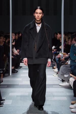 エトセンス 2017-18年秋冬コレクション - 「残像」をレイヤーやフォルムのズレで表現