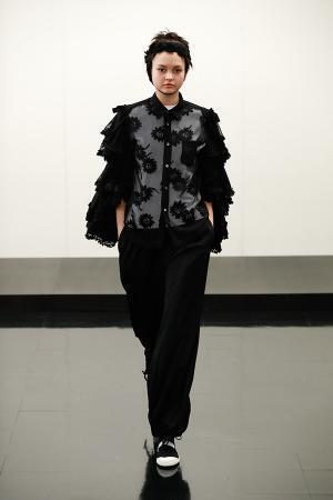 トリコ・コム デ ギャルソン17年秋冬コレクション - ミックスによる重層構造に軽やかな風を吹かせて