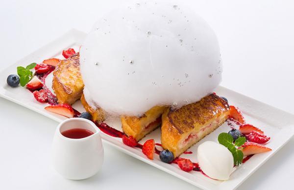 フレンチトースト専門店・アイボリッシュから、大きな“わたあめ”をあしらった「コットンパフィー」