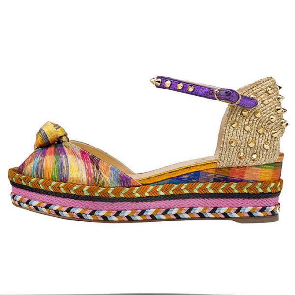 クリスチャン ルブタンの新作ウェッジソールサンダル - 涼しげな素材にヴィヴィッドカラーを合わせて