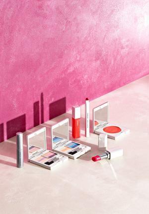 CHICCAヴィヴィッドカラーで彩る夏メイク - 果実の赤、海のブルーがコスメに