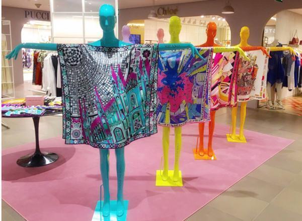 エミリオ・プッチ、好みのシルクスカーフをカフタンにアレンジできるイベントを阪急うめだで開催