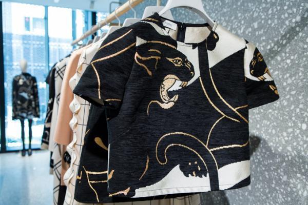 ヴァレンティノの新旗艦店ギンザ シックスにオープン、5フロアにメンズ＆ウィメンズ全カテゴリー