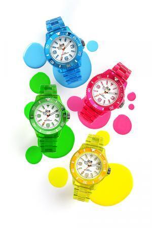 アイスウォッチの復刻モデル「アイスネオン」鮮やかなカラーとスケルトン素材のポップな腕時計