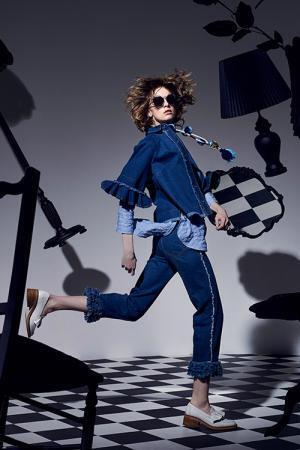 カレンウォーカー"北半球初”のブティックがギンザ シックスに、「矢印」マーク入り限定アイウェアも