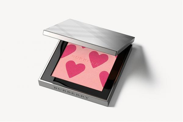バーバリー ビューティ ボックスの限定ストア、渋谷駅・東急百貨店に - ハートのチークを限定発売