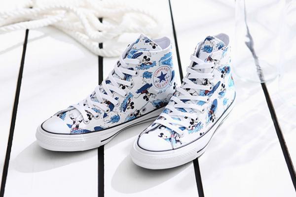 コンバースから「サーフィンするミッキー」をデザインした新作オールスター