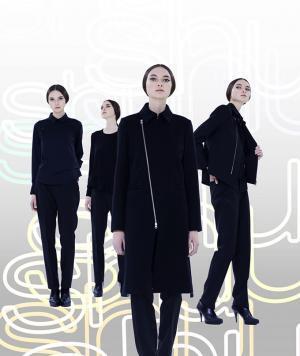 ヤストシ エズミ、シュウ ウエムラの制服をデザイン