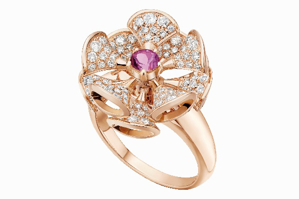 ブルガリ「ディーヴァ ドリーム」にフラワーモチーフの新作リング、ピンクサファイアとエメラルドを主役に