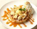 クア・アイナから期間限定「キャラメルバナナパンケーキ」とろける口どけ＆ふわふわ食感