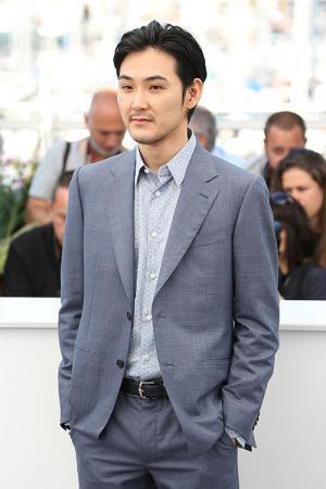 俳優・松田龍平、エルメネジルド ゼニアのタキシード＆スーツで第70回カンヌ国際映画祭へ