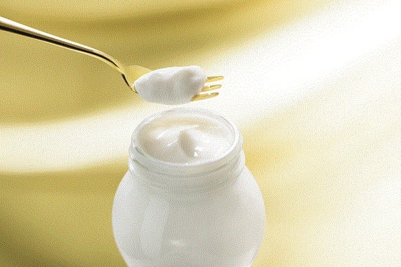 米国発「スノーラ」の濃厚ギリシャヨーグルト、ホイップクリームのような新食感 - ナチュラルローソンで