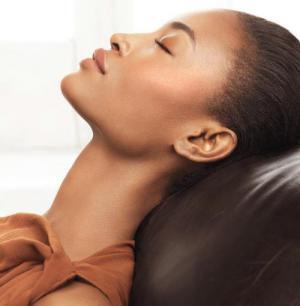 ボビイ ブラウンの夏コスメ「ピース ラブ ビーチ」海辺から着想を得たアイシャドウ、眉キットの新色も