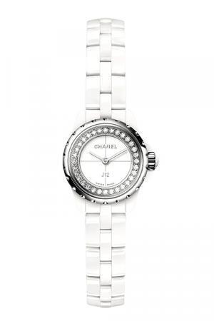 シャネルのアイコンより新作「J12・XS」ダイヤモンドをセットしたジュエリーのようなミニウォッチ