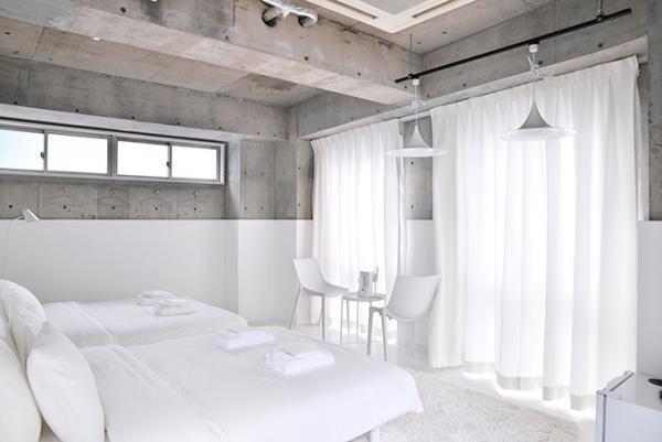  泊まれるギャラリー 「ニブンノ」麻布十番にオープン - アートと”一緒に暮らす”非日常的な空間