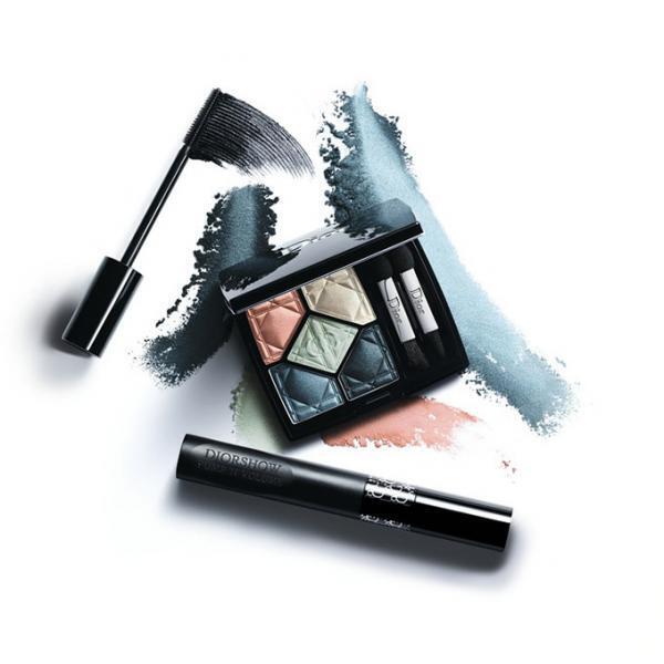 ディオール史上最大ボリュームを叶える新マスカラ、1プッシュで濃密マスカラ液がブラシへ