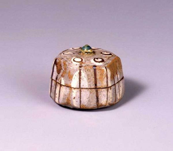 「珠玉の香合・香炉展」を静嘉堂文庫美術館で - 猿のような姿の香合や国宝・曜変天目も特別公開