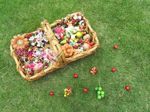アトリエ染花「ごちそうのフルーツフラワー展」イチゴやチェリーのアクセサリーがパスザバトンに