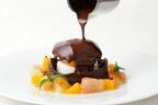リンツ ショコラ カフェ 銀座の夏限定「ドームショコラ」熱々のチョコレートをかけて味わうデザート