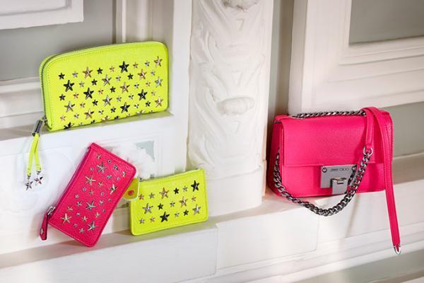 ジミー チュウから、夏に向けたネオンカラーのシューズ＆バッグ