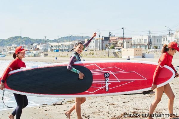 海の家「エイベックス ビーチ パラダイス」由比ヶ浜にオープン、マリンスポーツを楽しむ大人のあそび場