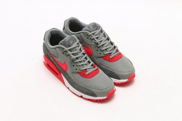 「ナイキ エアマックス」の新作、女性らしい色彩のウィメンズスニーカーをアトモス限定で