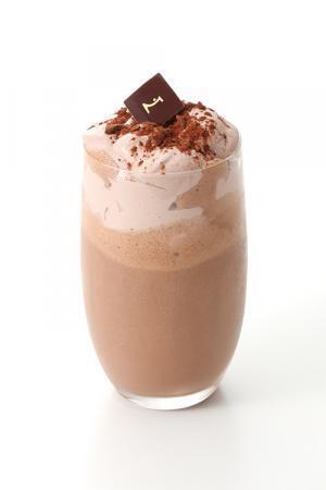 ラ・メゾン・デュ・ショコラの濃厚チョコドリンク「フラッペ ショコラ」バニラアイスなどを合わせて