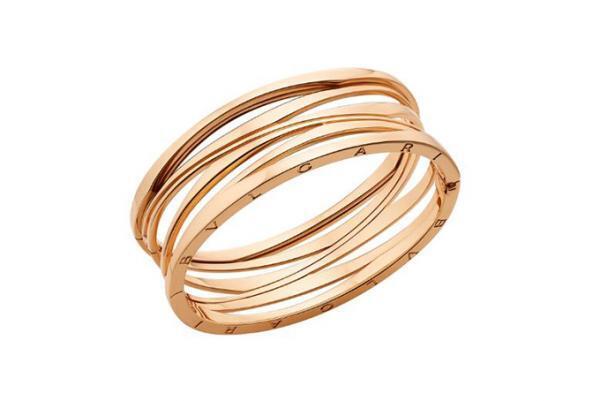 ブルガリから、伊コロッセオから着想を得たブレスレット - ダイナミックなコイル状のバンド