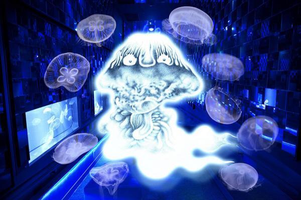 すみだ水族館×水木しげる”お化け屋敷”空間「水の妖怪トンネル｣出現、クラゲが火の玉のように遊泳
