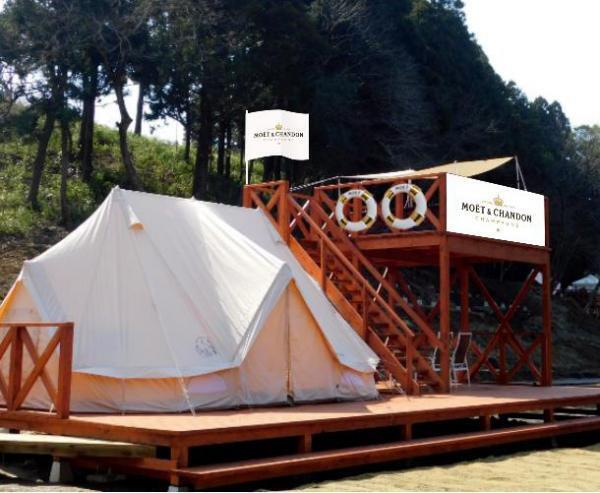 モエ・エ・シャンドンの夏限定 特別グランピング - ウェルカムシャンパンや豪華BBQ、スライダー＆天然温泉も