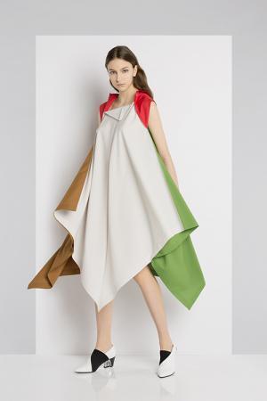 「132 5. イッセイ ミヤケ」三宅一生のものづくりの原点に着目し、新たに生まれ変わったドレス