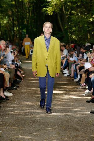 バレンシアガ 2018年春夏メンズコレクション - お父さんの休日