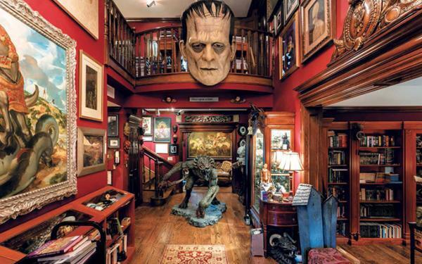 ギレルモ・デル・トロ監督の蒐集物を紹介するガイドブック - 怪物に魅せられ集めた奇妙な物品の数々