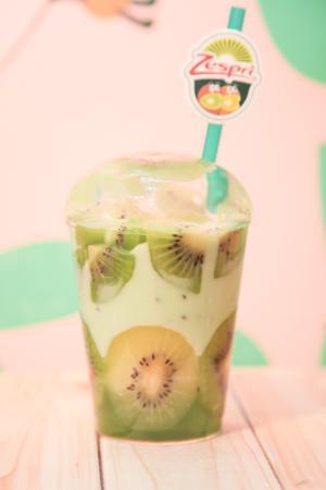 「ゼスプリ キウイ ハント」ぷるぷるひんやりのキウイパフェストア、表参道に期間限定オープン