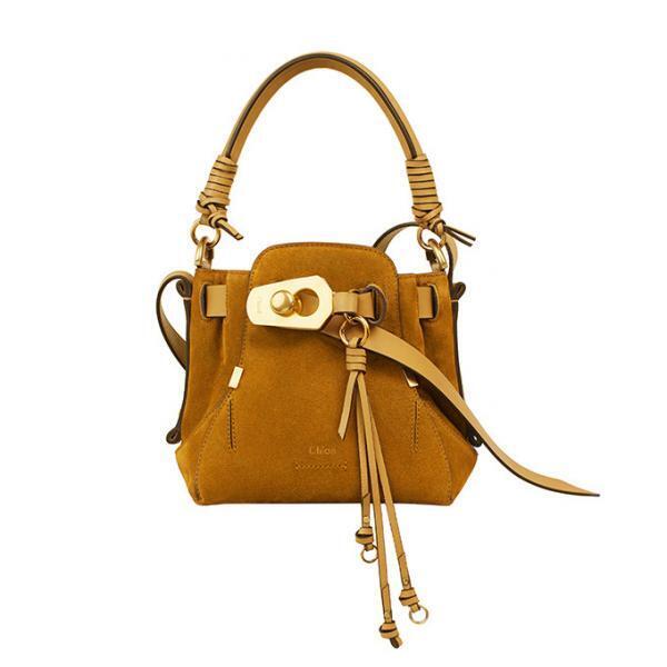 クロエの新型スモールバケットバッグ「オーウェン」揺れ動くレザータッセルがポイント