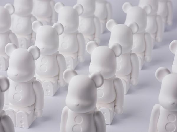 ベアブリックのアロマオイルオーナメント登場、仏セレクトショップ・コレットとコラボ