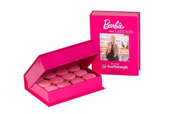 ラデュレ”バービー”をモチーフにした、キャンディーピンク色の限定マカロンボックス発売