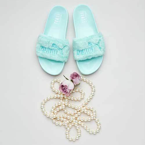 「フェンティ プーマ バイ リアーナ」の新色サンダル - 夏らしいブルー、グリーン、パープル