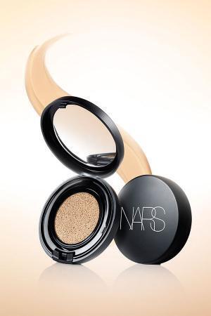 NARS初クッションコンパクトファンデーション誕生 - カバーしながらスキンケア&プロテクト